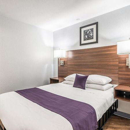 Americas Best Value Inn Серсі Екстер'єр фото