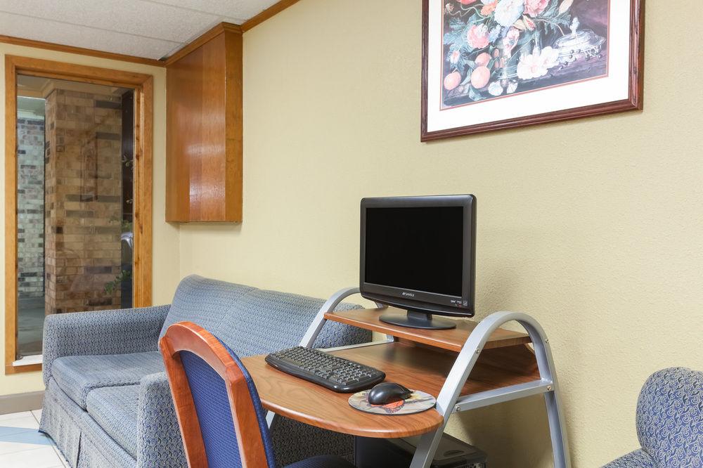 Americas Best Value Inn Серсі Екстер'єр фото
