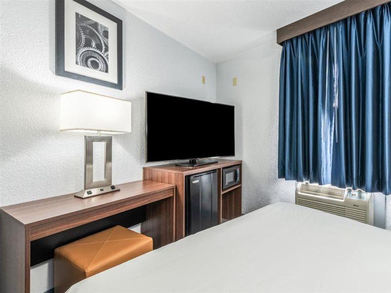 Americas Best Value Inn Серсі Екстер'єр фото