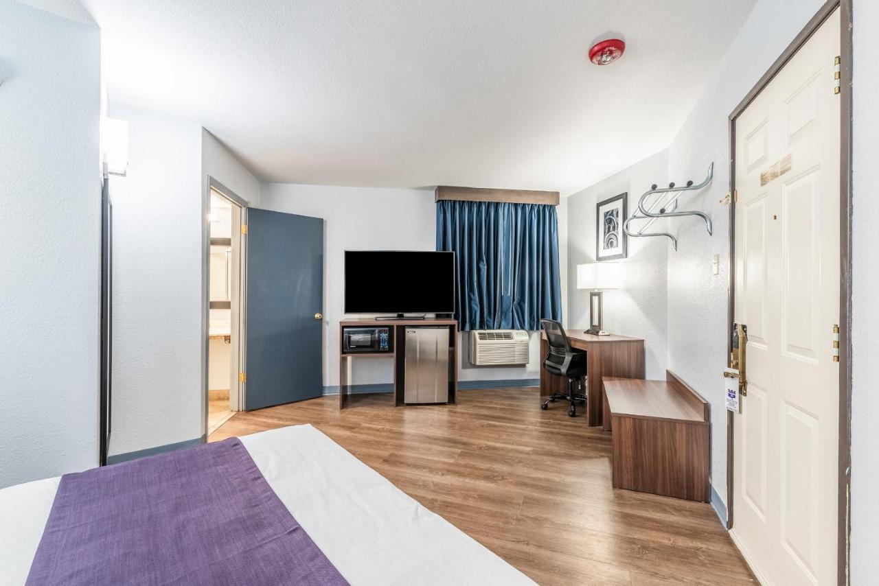 Americas Best Value Inn Серсі Екстер'єр фото