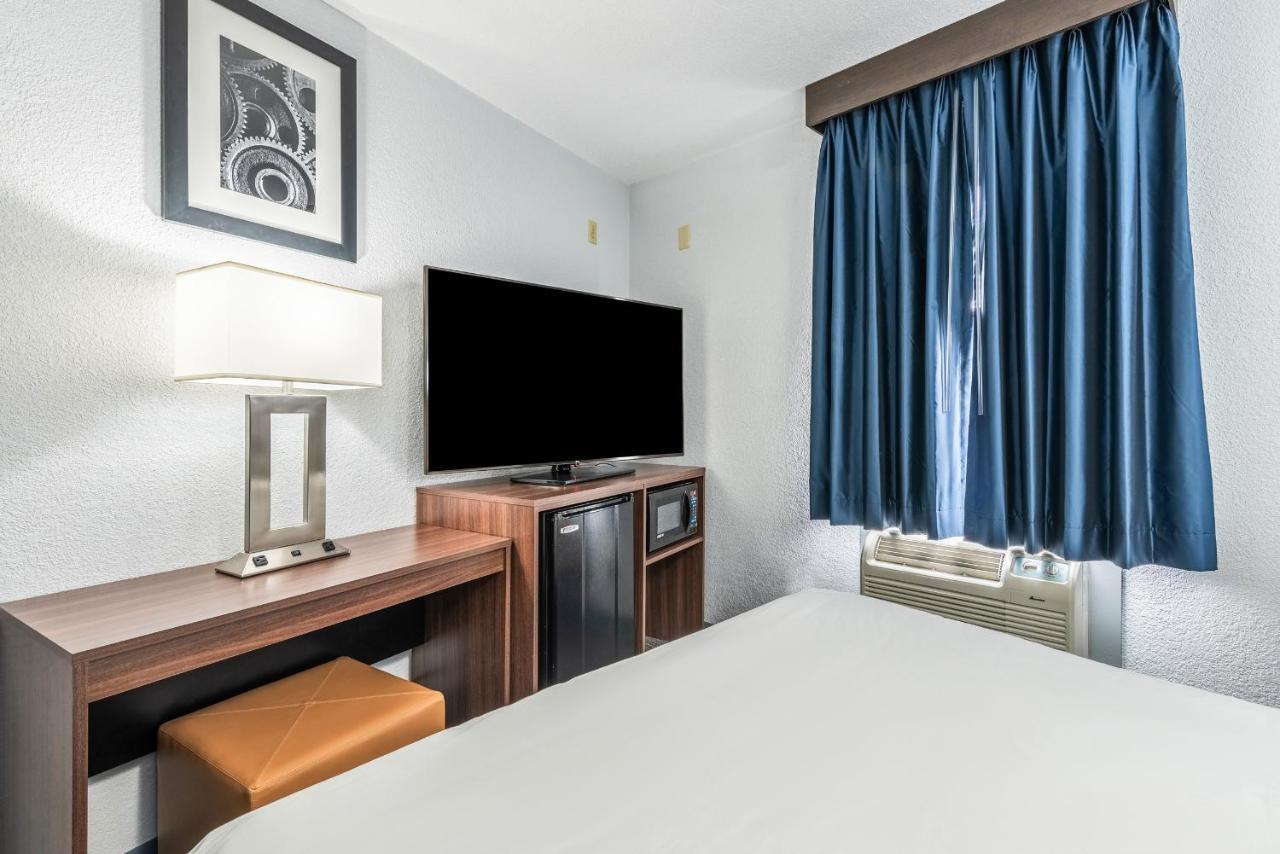 Americas Best Value Inn Серсі Екстер'єр фото